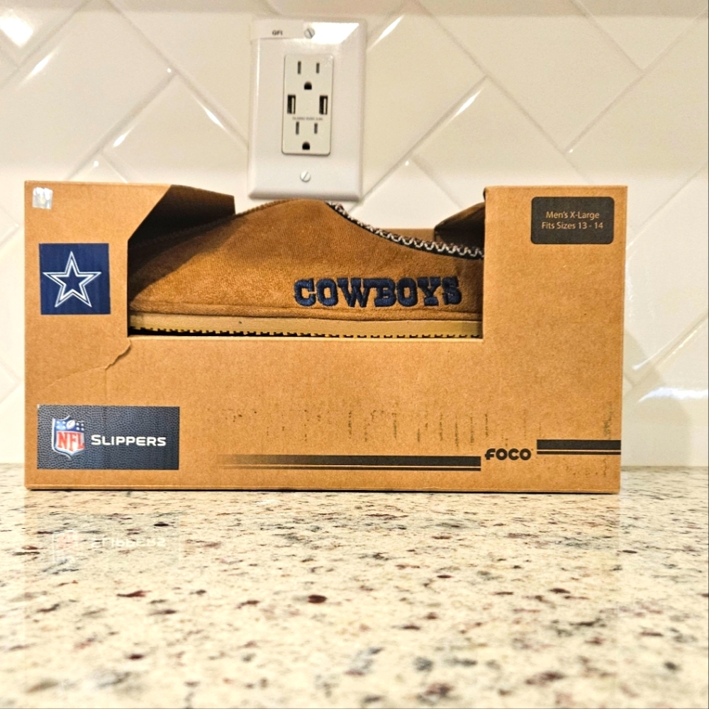 Dallas Cowboys NFL Slippers – Men's L (Size 11-12) by FOCO